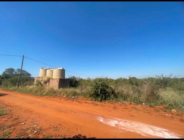 LAND FOR SALE IN LEBOWAKGOMO ZONE A